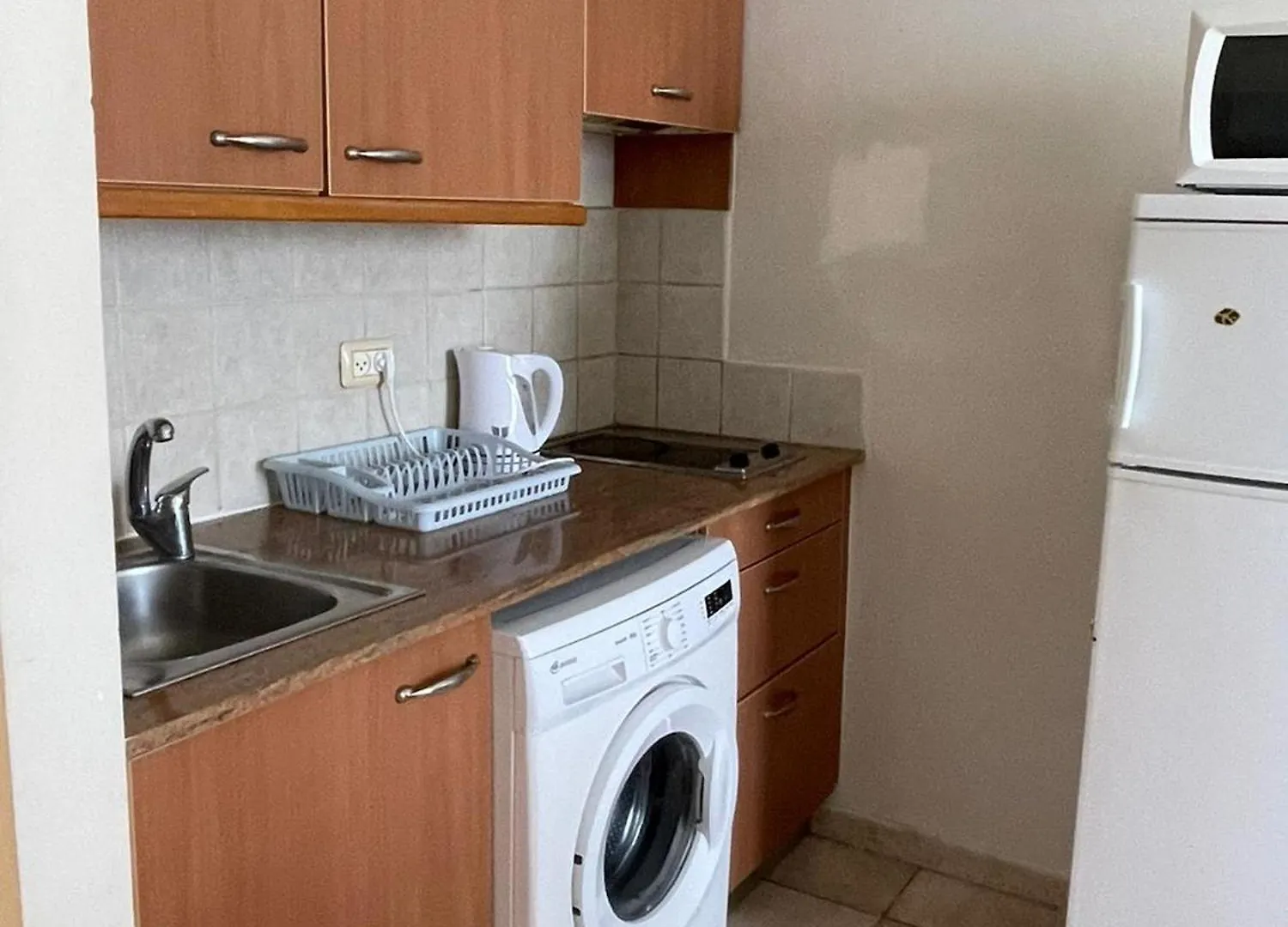 One Bedroom And One Livingroom Apartment With Full Kitchen And Full Bath Hayfa